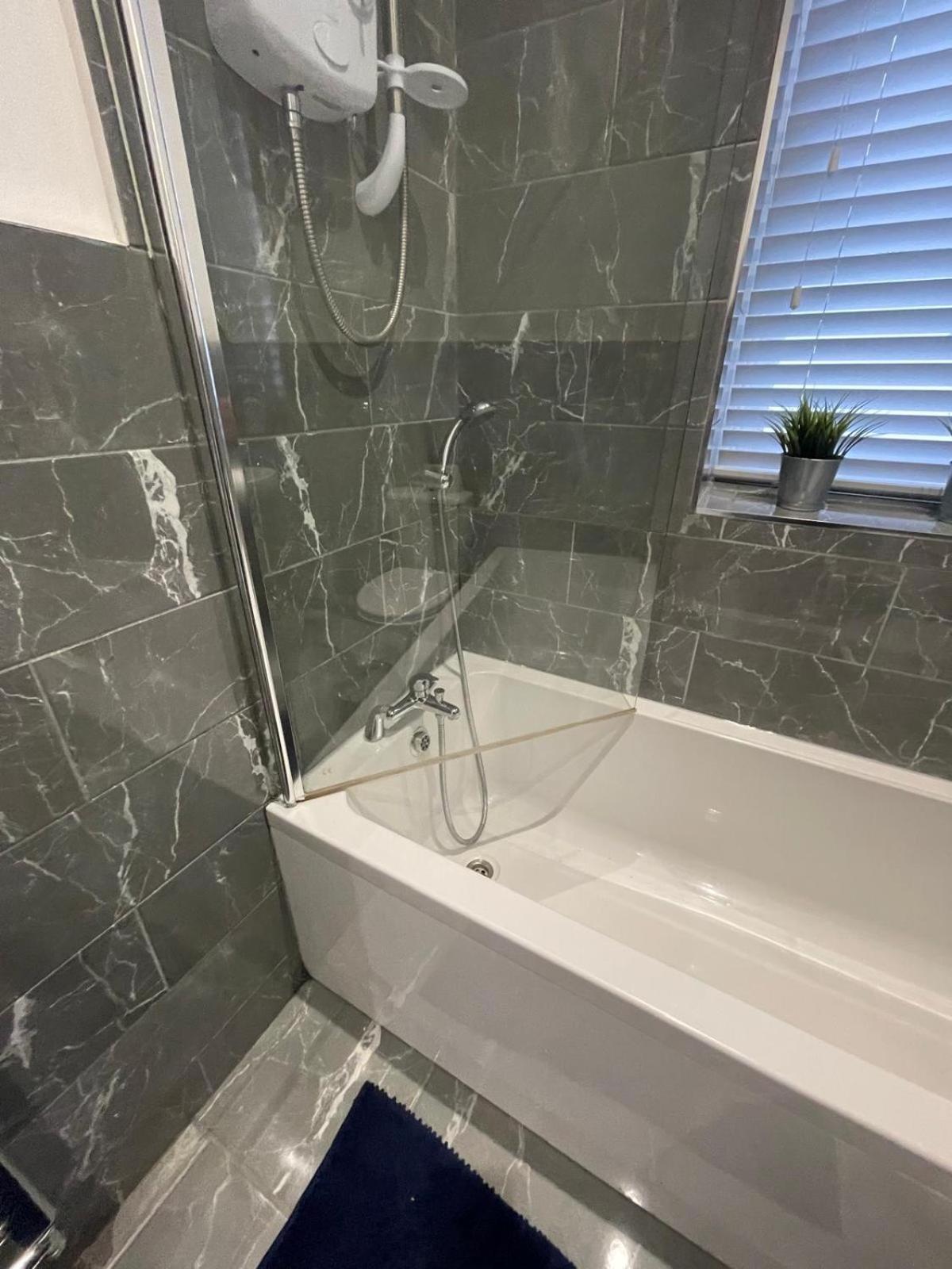 Spacious 2 Bedroom Apartment Λίβερπουλ Εξωτερικό φωτογραφία